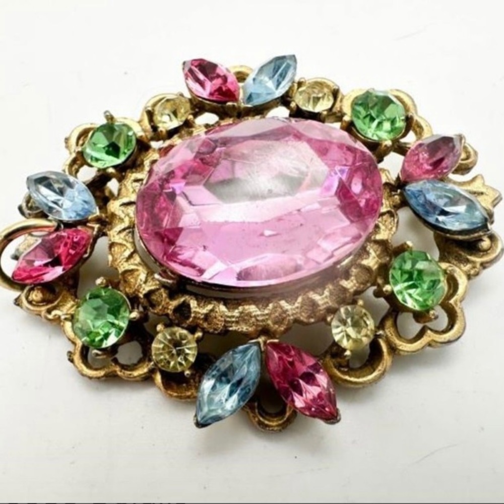 Vintage gold tone brooch with beautiful Pink / Green / Blue rhinestones‎